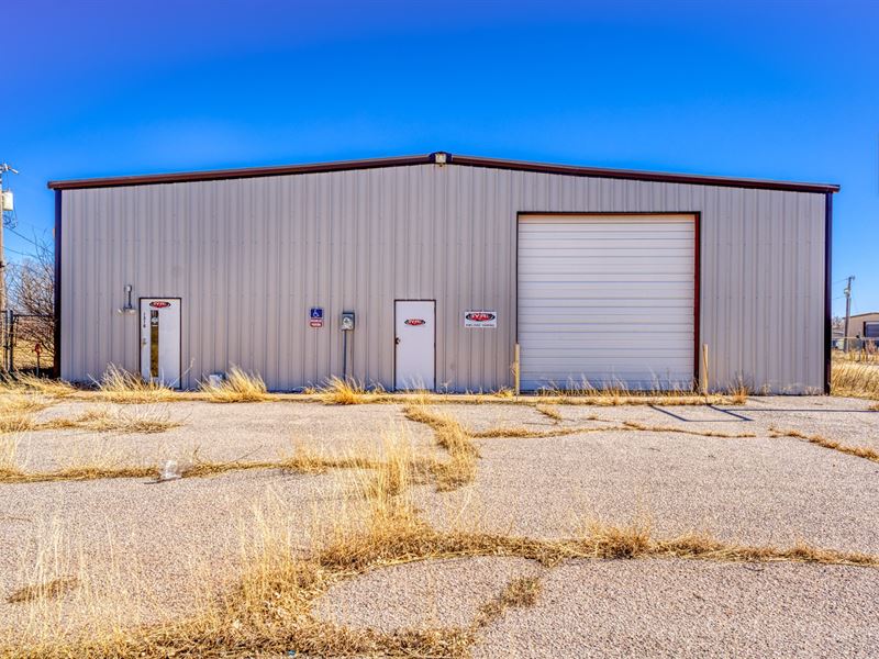 Western Oklahoma, Huge Commercial : Elk City : Beckham County : Oklahoma