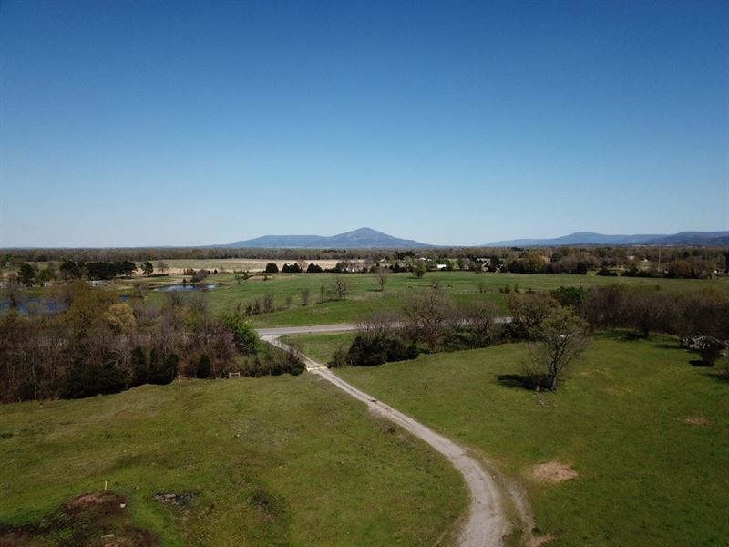 River Front Hillside Ranch Home : Poteau : Le Flore County : Oklahoma
