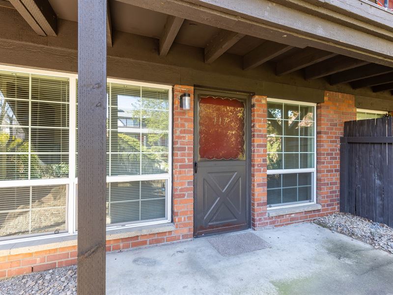 Seattle Condominium Close to Seatac : Seatac : King County : Washington