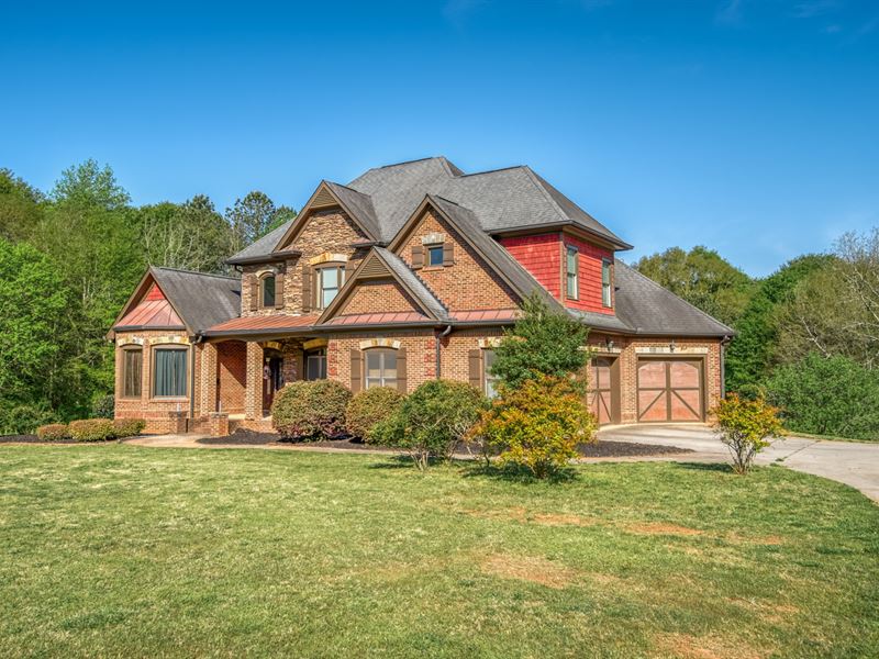 Spacious 5Br/4.5Ba Brick Home : Winder : Barrow County : Georgia
