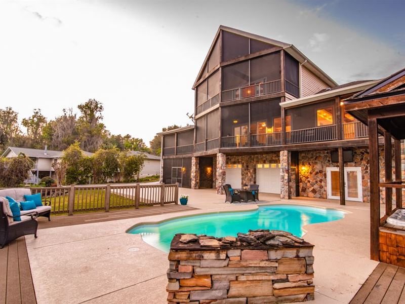 Spectacular Lakefront Home North : Lake City : Columbia County : Florida