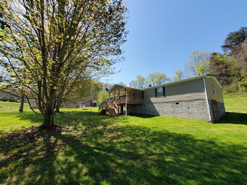 Home with Acreage Glade Spring VA : Glade Spring : Washington County : Virginia