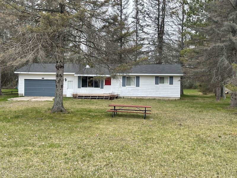Northern Michigan Beaver Lake Cabin : Lachine : Alpena County : Michigan