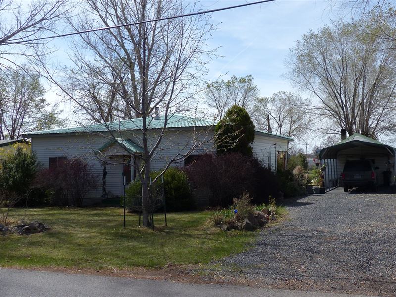 Nice Home On Huge Lot : Burns : Harney County : Oregon