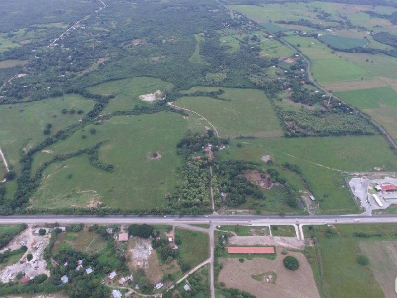42.8 Hectares Land Cocle Panama : Panama