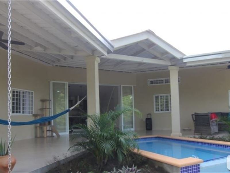 House Pool El Espino San Carlos : Panama