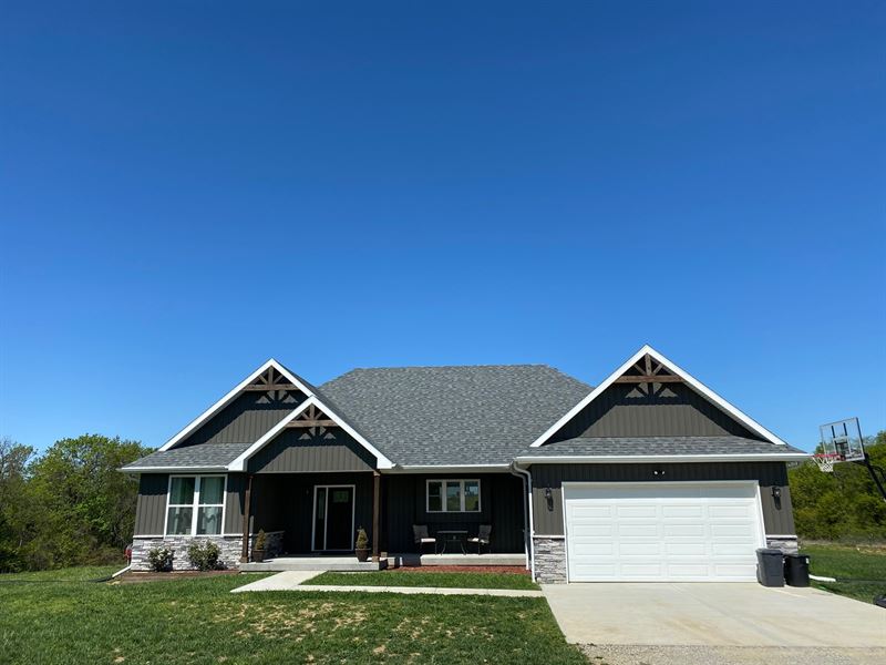 Luxury Country Home Next to State : Cameron : Clinton County : Missouri