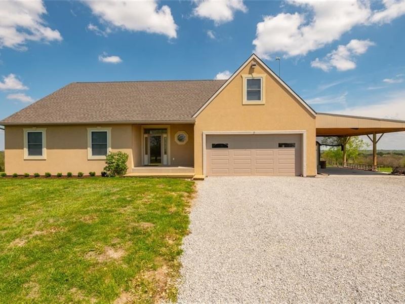 Gorgeous 4,000 sq ft Home 19 Acres : Clarksdale : Andrew County : Missouri