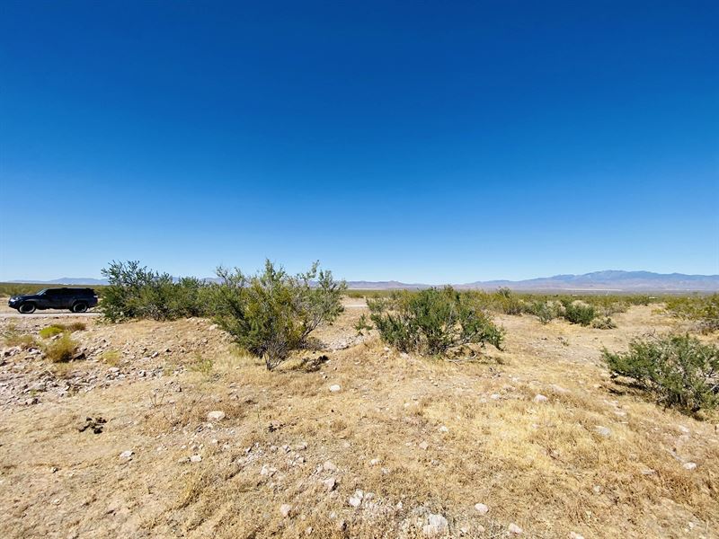 2.35 AC of 360 Degree Mountain View : Golden Valley : Mohave County : Arizona
