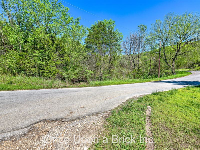 .63 AC in Eureka Springs, Arkansas : Holiday Island : Carroll County : Arkansas