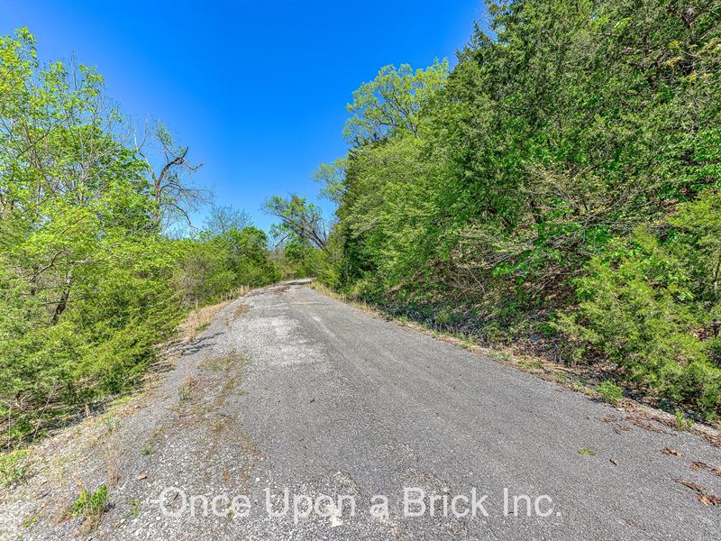 .31 AC in Eureka Springs, Arkansas : Holiday Island : Carroll County : Arkansas