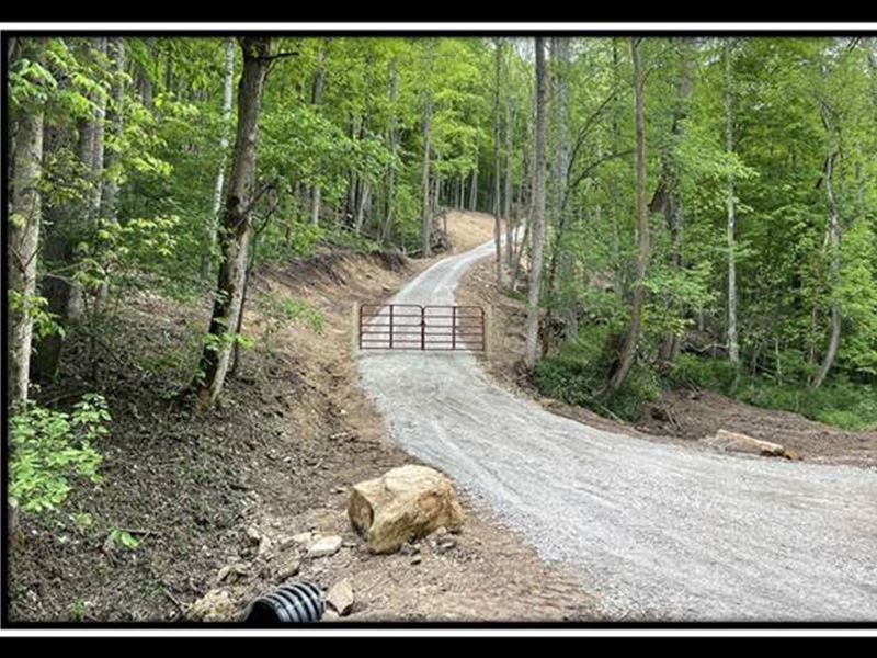 Hocking Hills Retreat Land for Sale in Laurelville, Hocking County