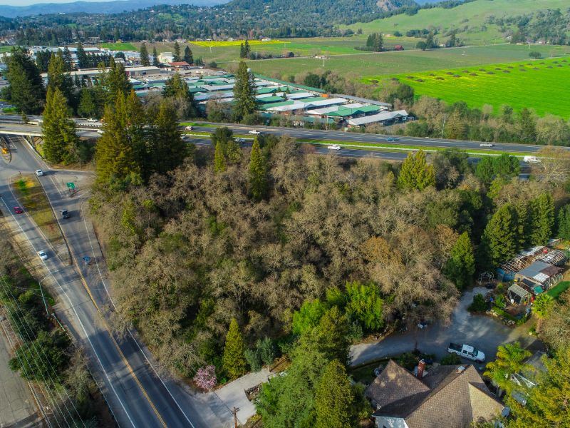 Expressway Lot in Healdsburg : Healdsburg : Sonoma County : California