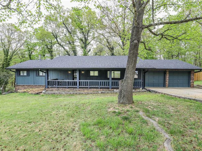 Large Subdivision Home on 3 Lots Land for Sale in Poplar Bluff