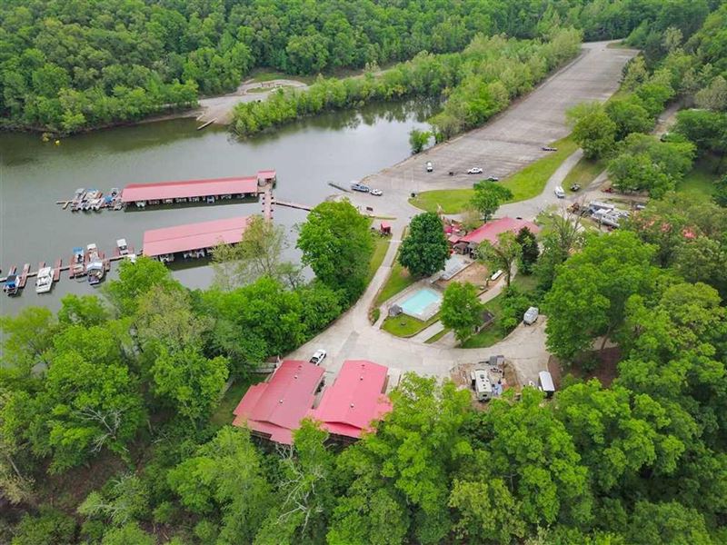Resort and Marina on 32 Acres : Williamsville : Wayne County : Missouri