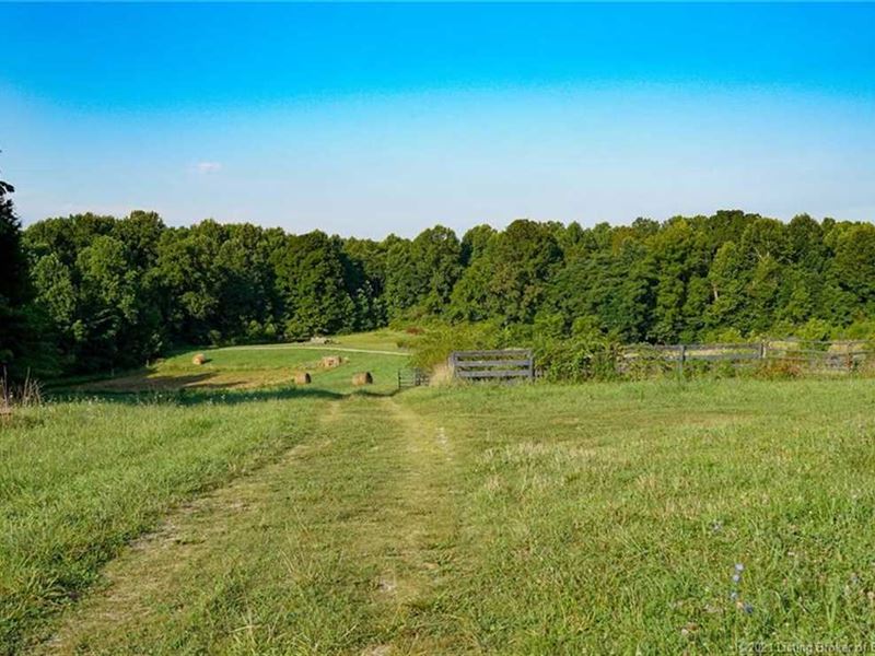 Rustic Home And Horse Farm : Mauckport : Harrison County : Indiana