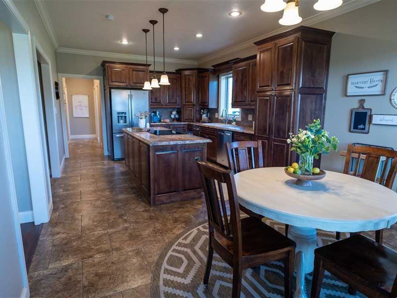Gorgeous Home with Finished Basemen : Cord : Independence County : Arkansas