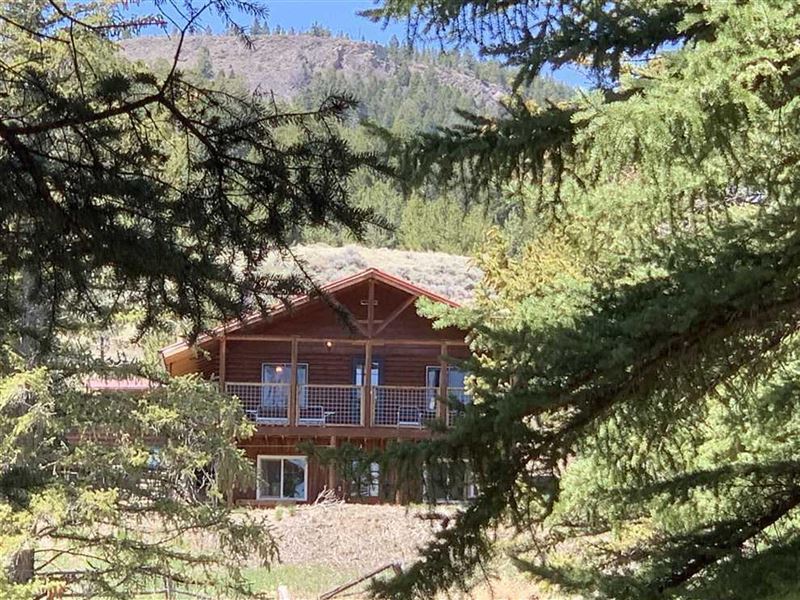 Wyoming Riverfront at Its Finest : Dubois : Fremont County : Wyoming