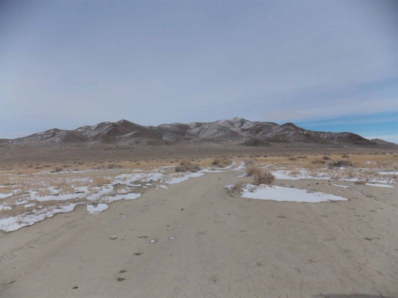 Wide Open Spaces & Mountain Views : Winnemucca : Humboldt County : Nevada