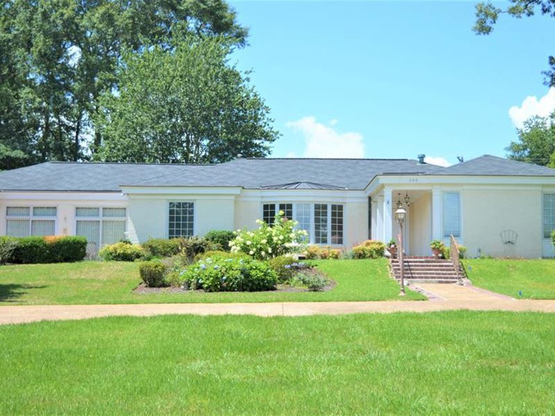 Large 4 Bed, 4 Bath Family Home : McComb : Pike County : Mississippi