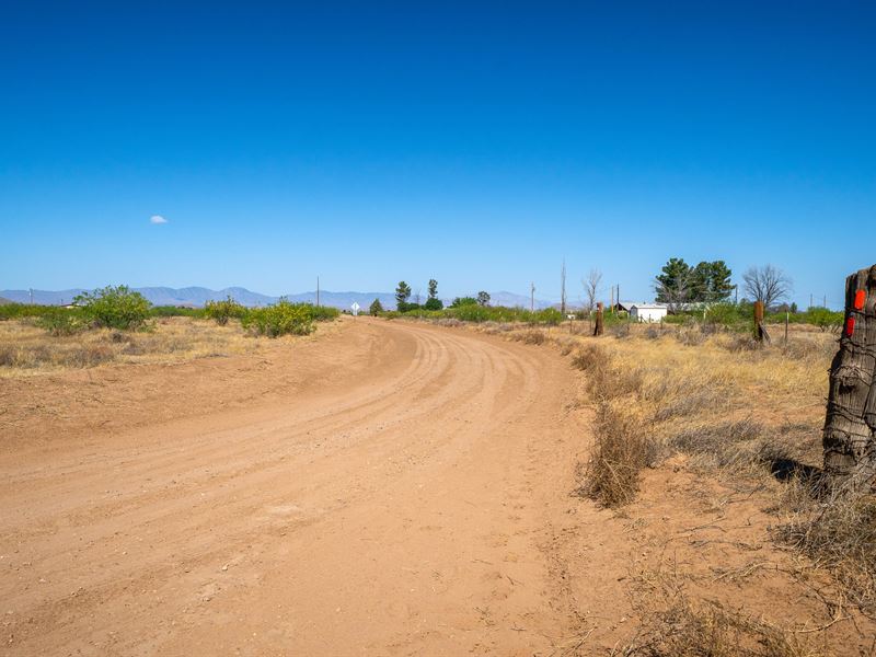 Picturesque Countryside in Sunizona : Sunizona : Cochise County : Arizona