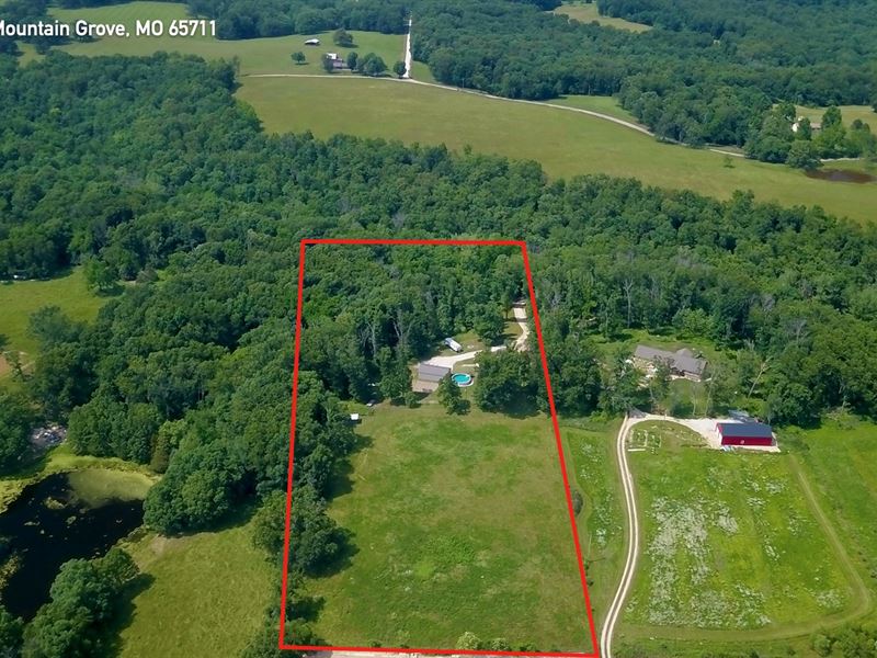 Country Home with Acreage in MO : Mountain Grove : Wright County : Missouri