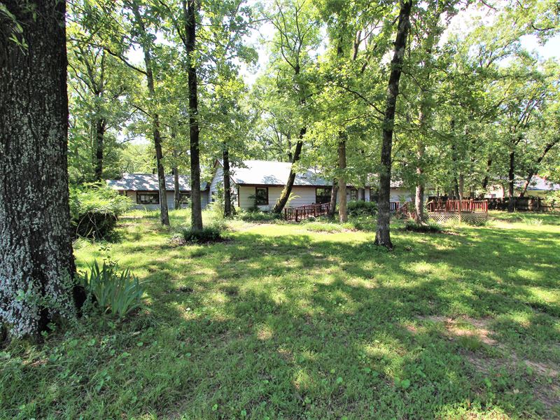 Country Home On Lake for Sale : Paris : Lamar County : Texas