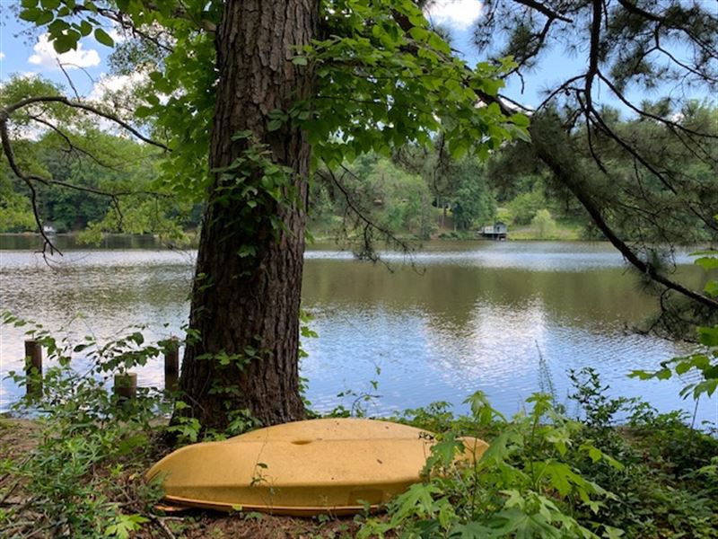 Private 2.45 AC on Lake Doreen : Rockmart : Polk County : Georgia