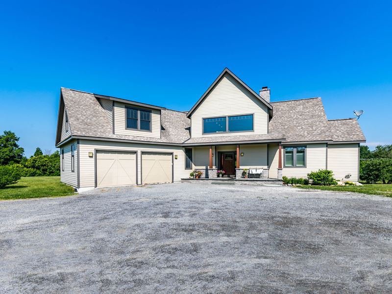Country Farmhouse with Acreage : Fabius : Onondaga County : New York