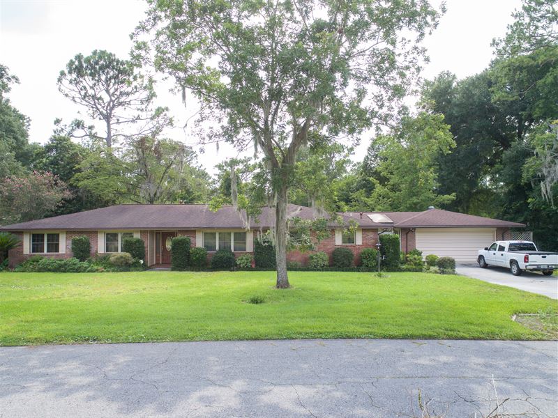 Classic and Sophisticated : Live Oak : Suwannee County : Florida