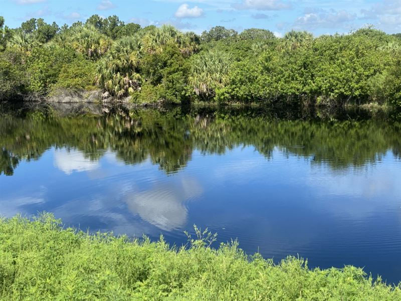 Waterfront on The Cocoplum Waterway : North Port : Sarasota County : Florida