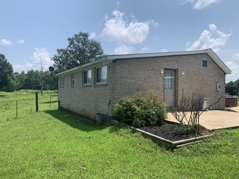 Private Farm with Home, Shop, Barn : Lawrenceburg : Wayne County : Tennessee