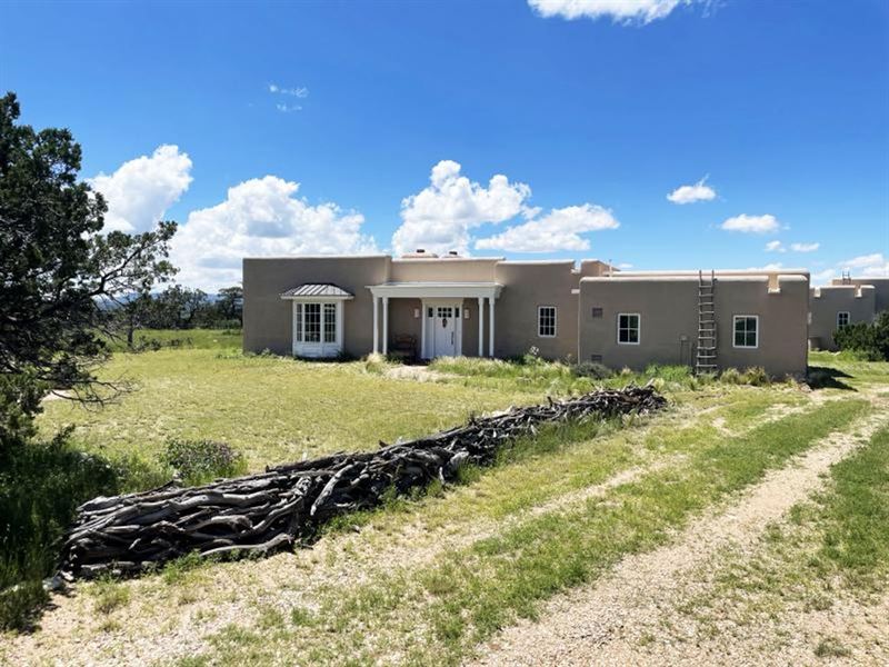 Adobe Home with Casita on 40 Acres : Corona : Lincoln County : New Mexico