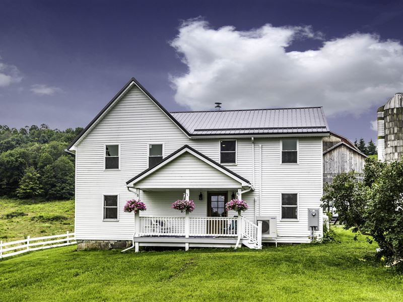 Updated Country Farmhouse, Barn : Cincinnatus : Cortland County : New York
