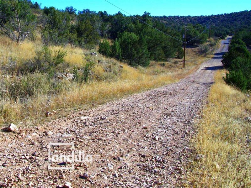 2.08 Powered Acres Near Town : Seligman : Yavapai County : Arizona