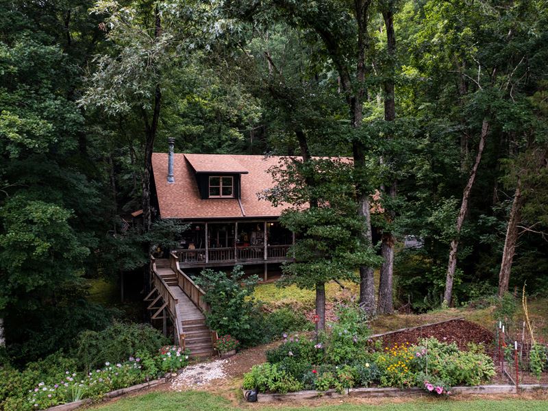 Magical Home in Private Cove : Centerville : Humphreys County : Tennessee