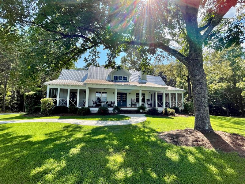 Beautiful Farmhouse with Pasture Land for Sale in Shady Dale, Jasper