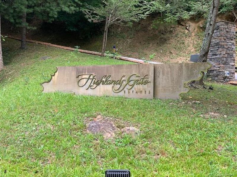 5 Acres in Gated Community : Highlands : Macon County : North Carolina