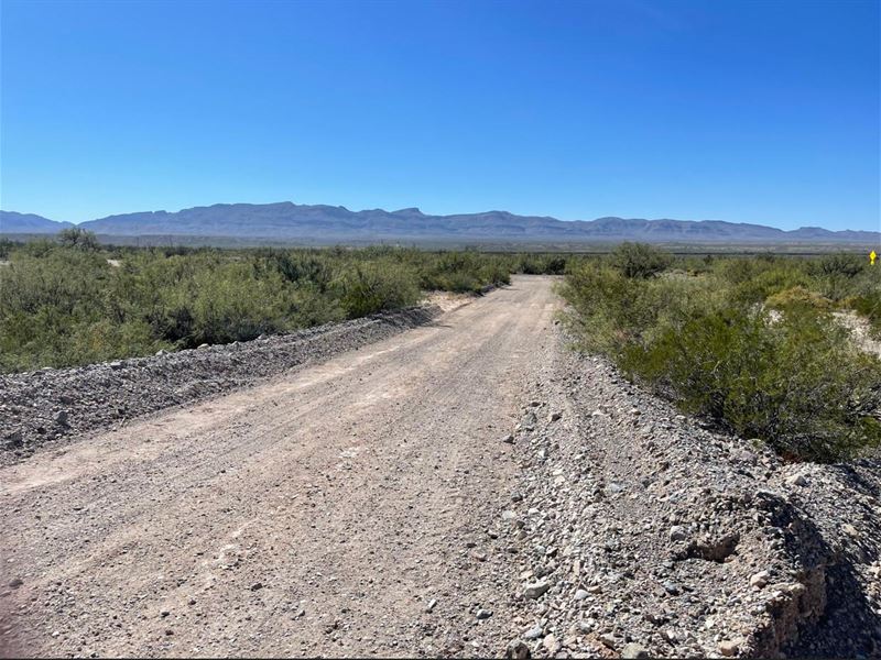 30 Acres on The Rio Grande River : Sierra Blanca : Hudspeth County : Texas