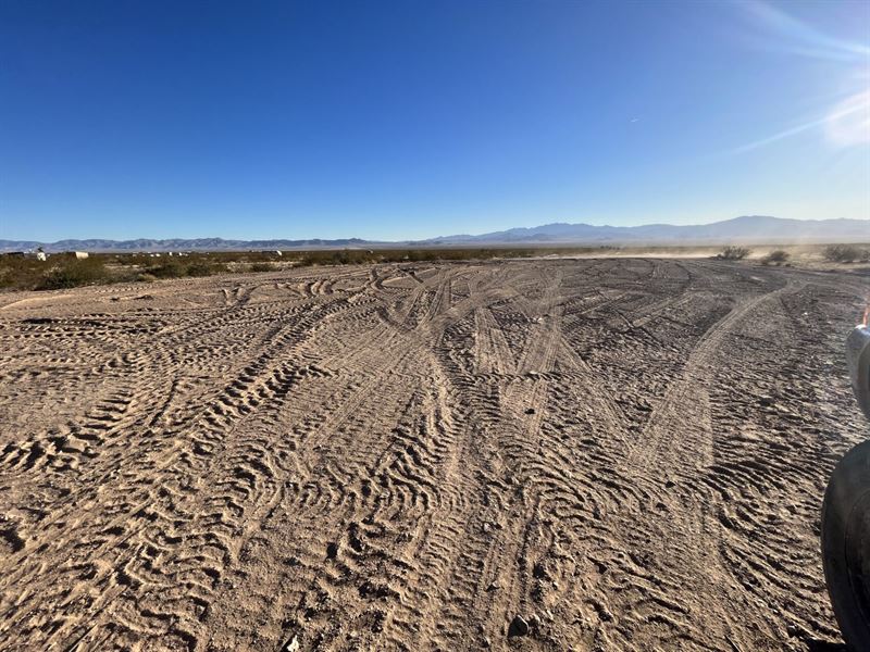 Relax & Unwind on This Off-Grid Lot : Golden Valley : Mohave County : Arizona