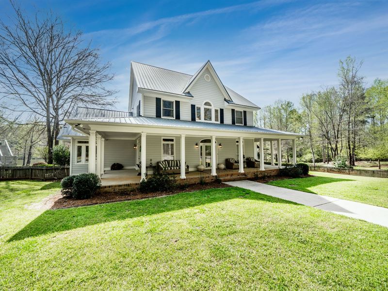 Lovely Home with Acreage : Madison : Morgan County : Georgia