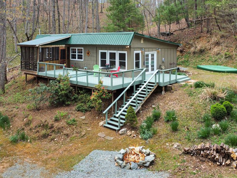 Cottage Escape on Philpott Lake : Henry : Franklin County : Virginia