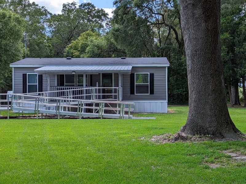 Turnkey Property On Paved Road : Live Oak : Suwannee County : Florida