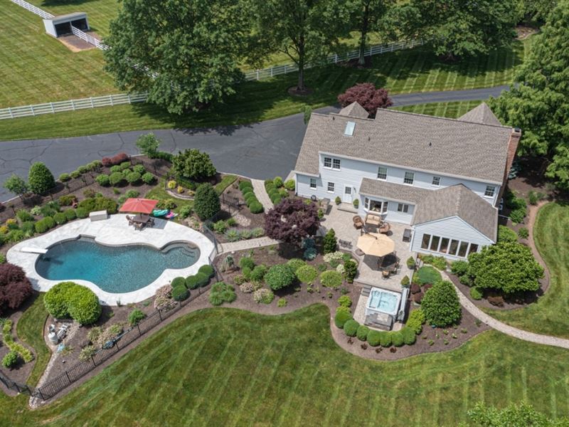 Stunning Farmhouse on 6 Acres : Perkasie : Bucks County : Pennsylvania