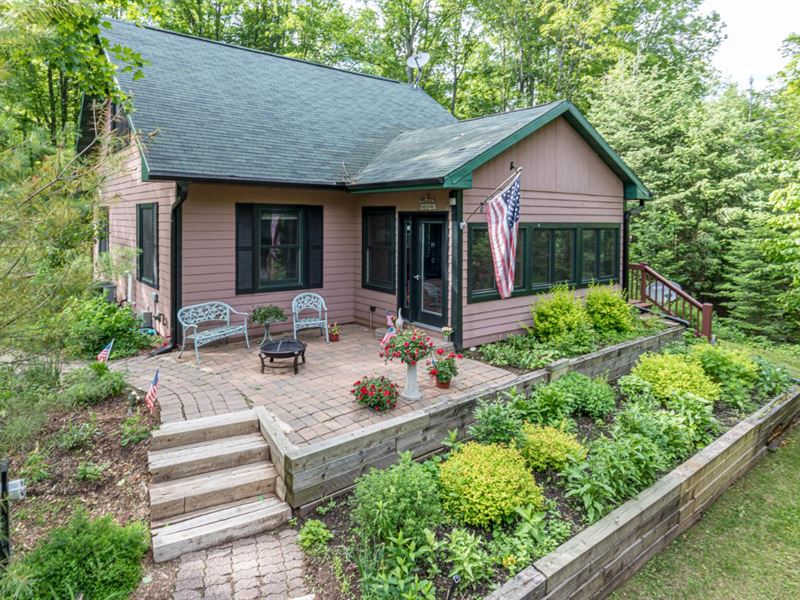 Year-Round Wilderness Cabin : Presque Isle : Vilas County : Wisconsin