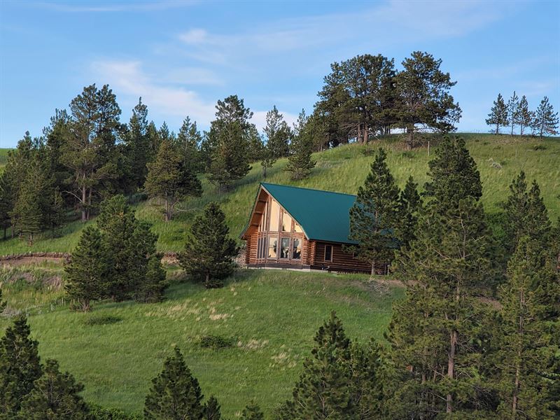 Private Log Cabin : Grass Range : Fergus County : Montana