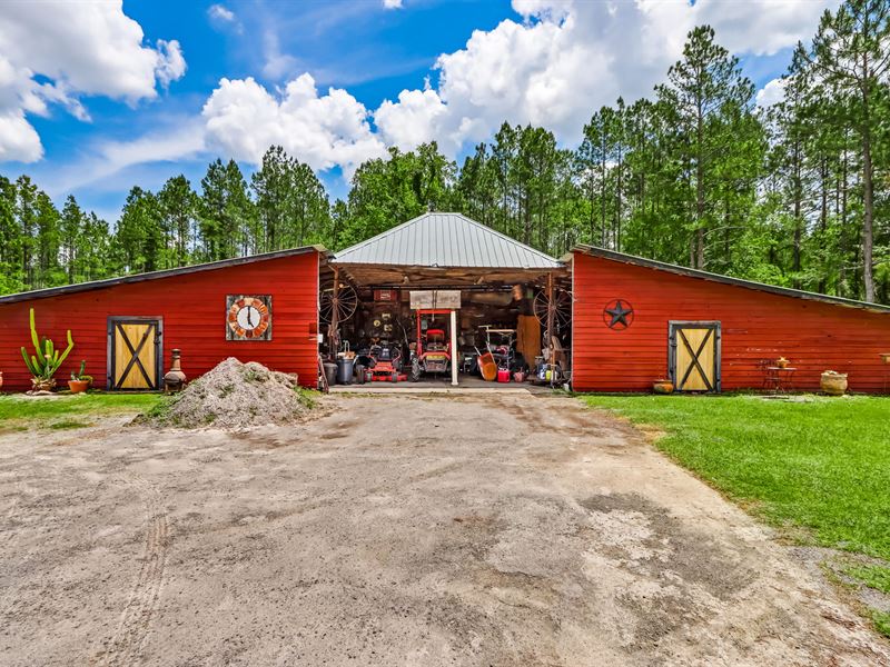 Bed and Breakfast, Pool and Barn : Hilliard : Nassau County : Florida