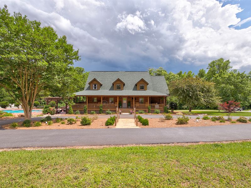 Cabin with Pool : Anderson : Anderson County : South Carolina