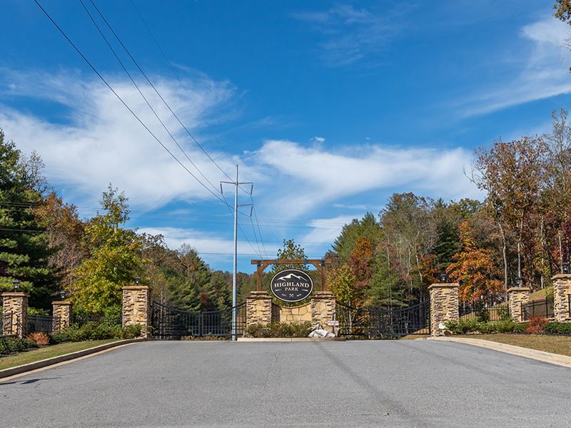 Highland Park Amenities Galore : Blairsville : Union County : Georgia