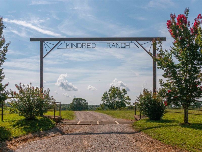 Premier Farm for Sale In Tennessee : Lawrenceburg : Lawrence County : Tennessee